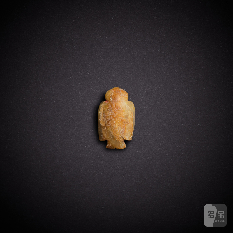 A pale celadon jade 'bird' pendant, Western Zhou dynasty | 西周 青白玉鳥